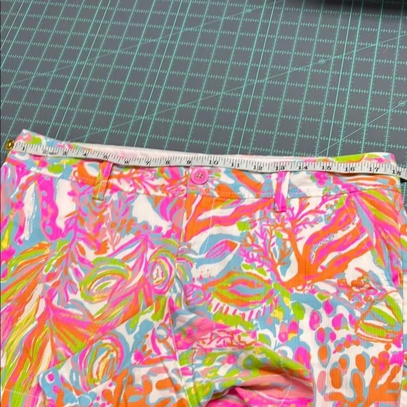 Lilly Pulitzer Callahan Tropical Print Shorts - Picture 7 of 8